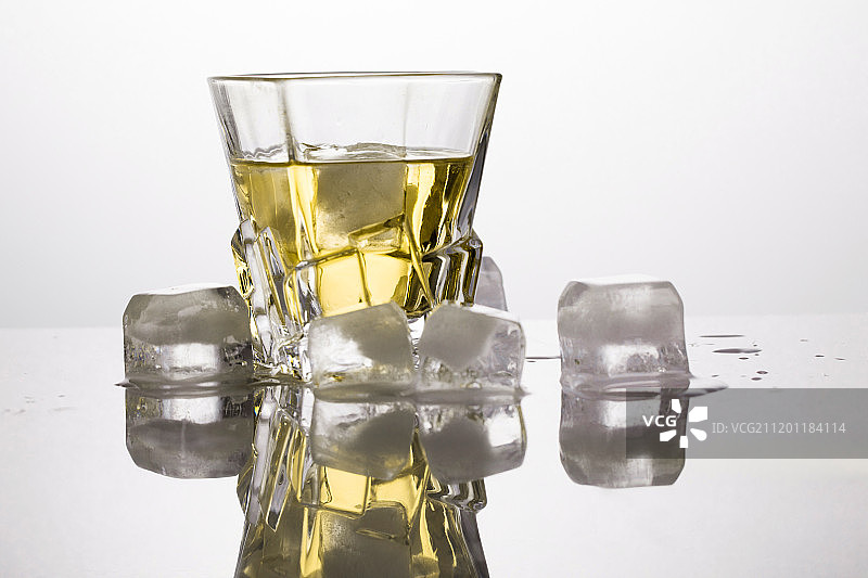 摆放的啤酒图片素材