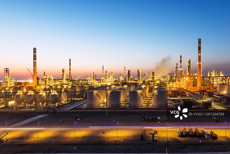 大连石化厂夜景图片素材