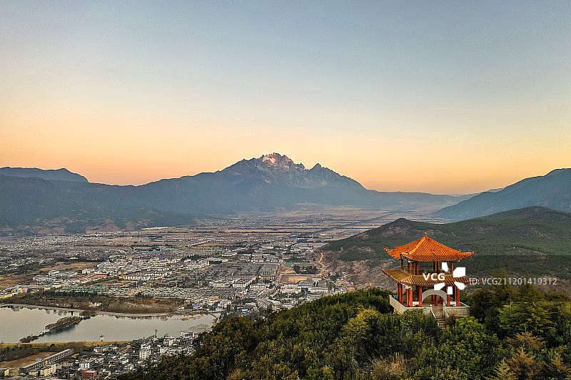 航拍玉龙雪山图片素材