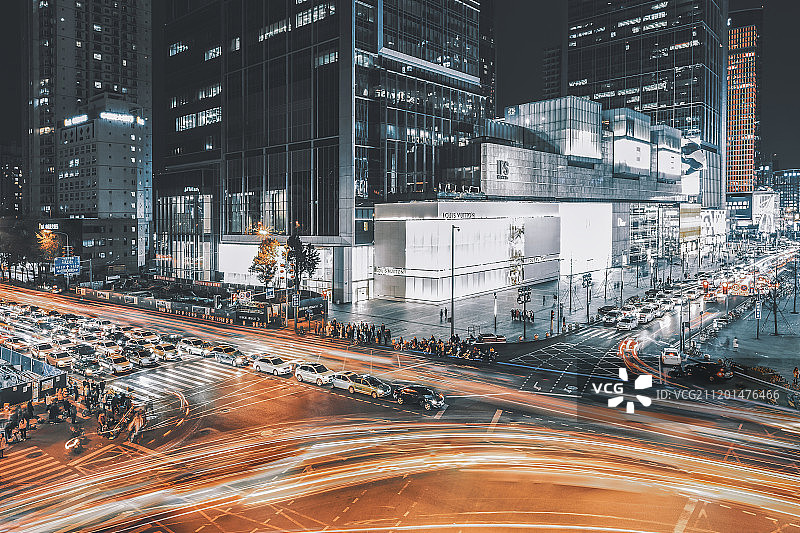 成都市春熙路夜晚车流奔腾夜景图片素材