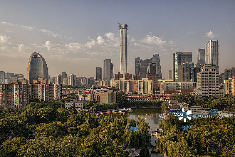 北京国贸建筑群和团结湖公园图片素材