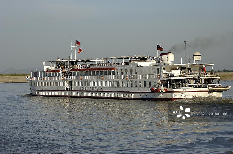 伊洛瓦底江上的曼德勒女王号邮轮，缅甸图片素材