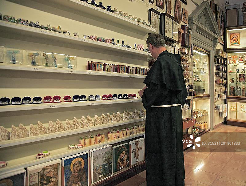 意大利阿西西圣方济各圣殿与纪念品商店图片素材