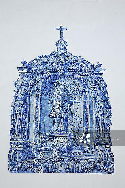 葡萄牙阿尔加维阿尔曼西尔附近圣洛伦索德马托斯教堂的历史悠久的瓷砖画图片素材