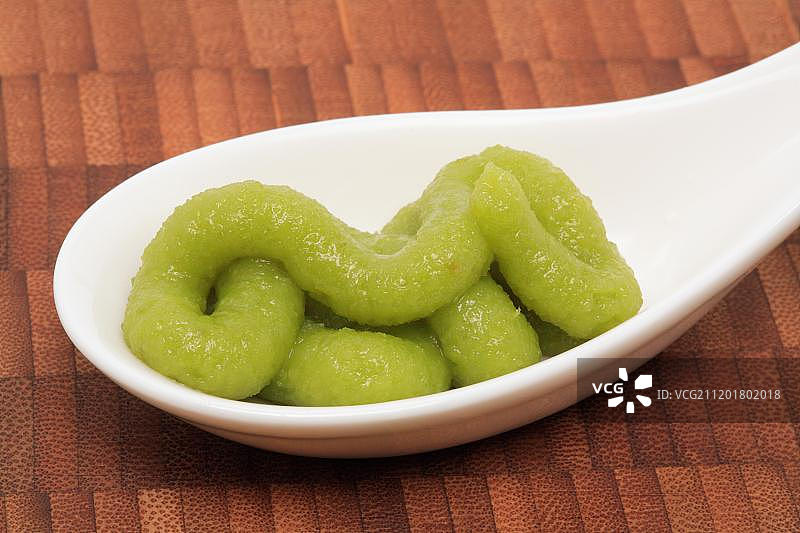 芥末酱：用于寿司的日式调味品图片素材