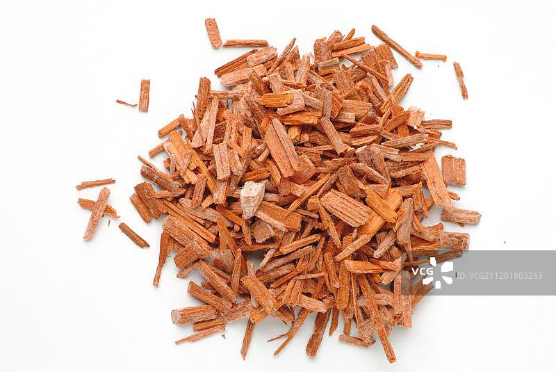 干燥的檀香树皮片，药用植物图片素材