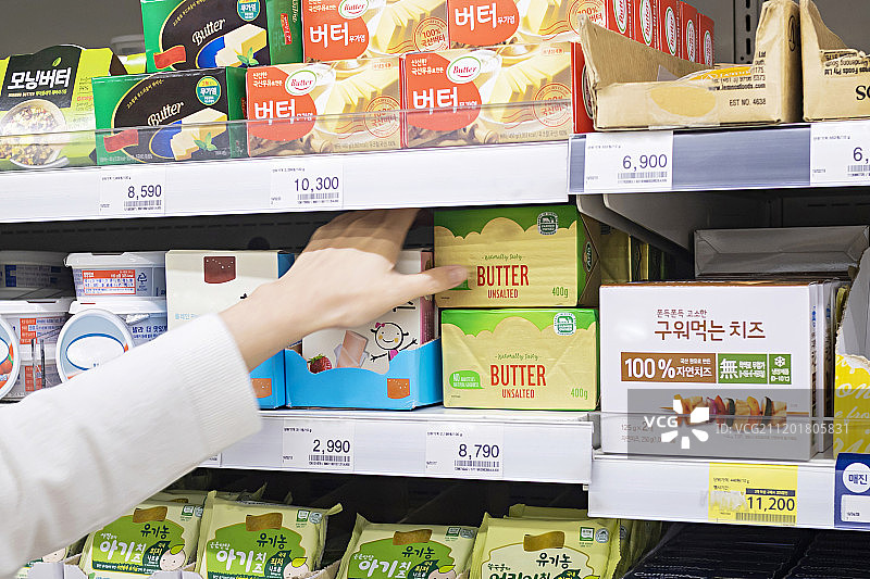 在杂货店的蔬菜和水果购物车.012图片素材