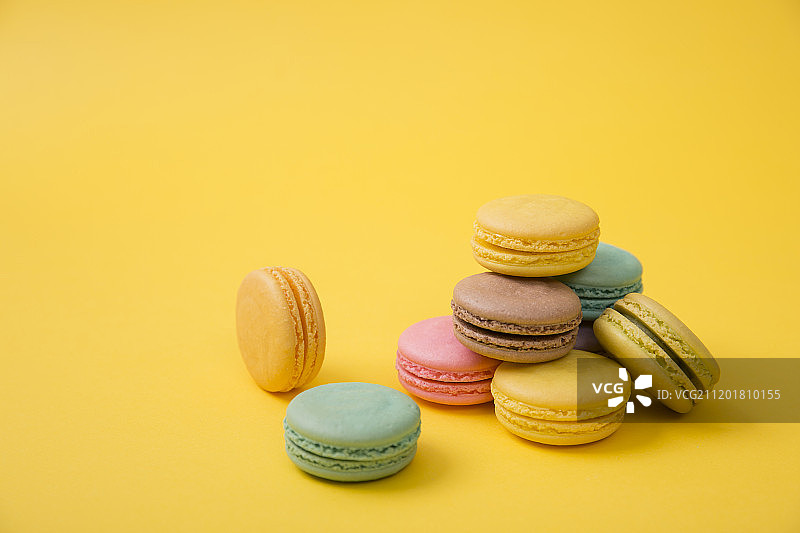 甜蜜的爱，情人节主题，心形糖果、巧克力、马卡龙和玫瑰图片素材