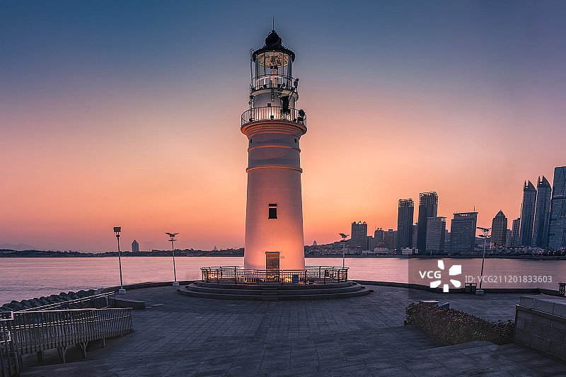 青岛奥帆中心情人坝灯塔图片素材