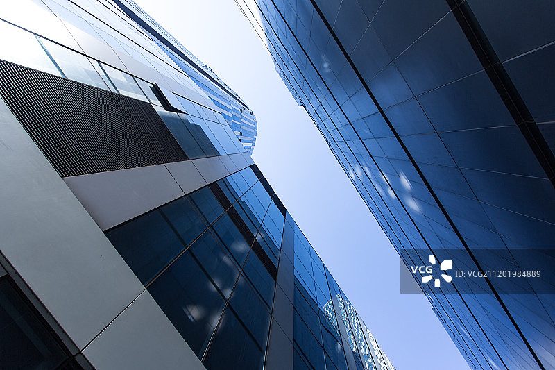 仰视北京三里屯高楼大厦图片素材