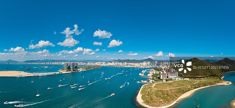 三亚湾凤凰岛鹿回头全景图片素材