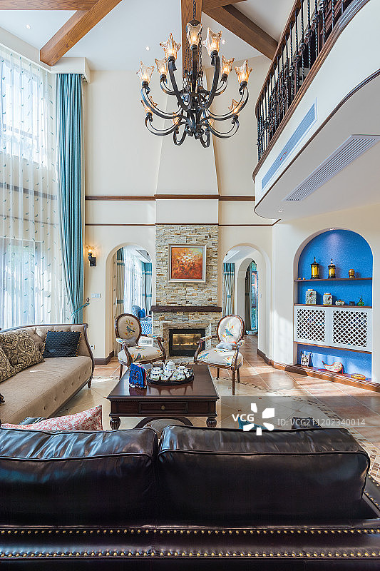 别墅挑高楼层客厅样板间图片素材