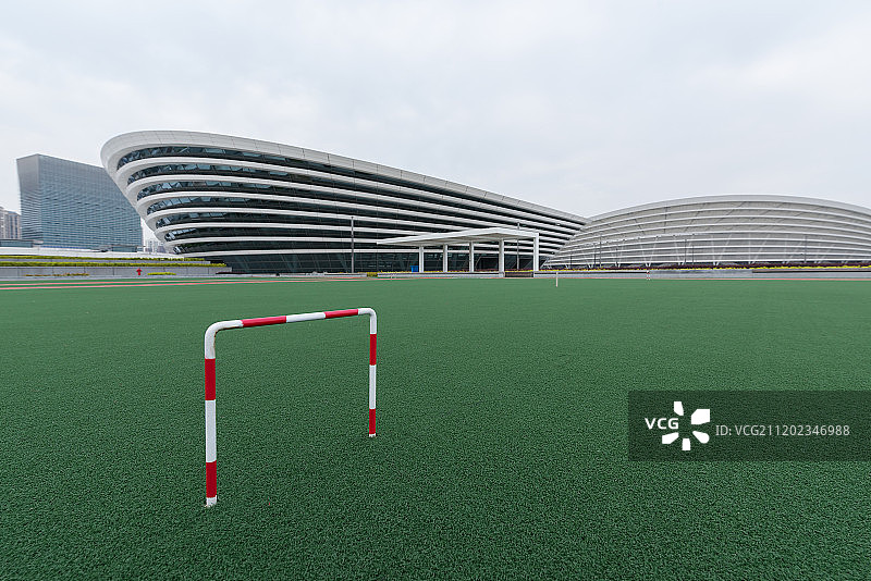 现代城市里的门球场地图片素材