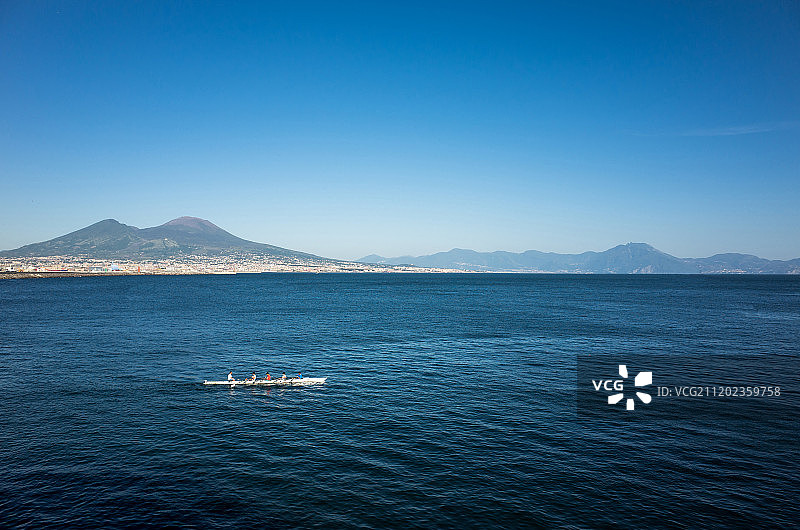 意大利那不勒斯湾和维苏威火山图片素材