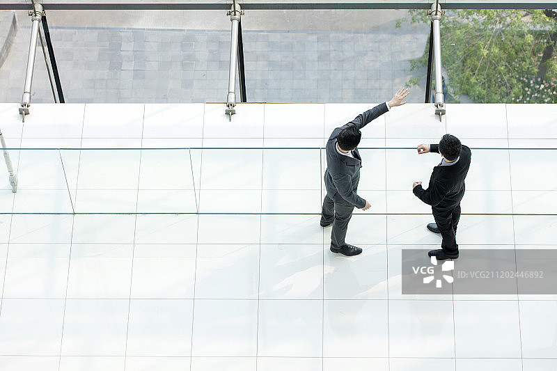 交流中的商务人士图片素材