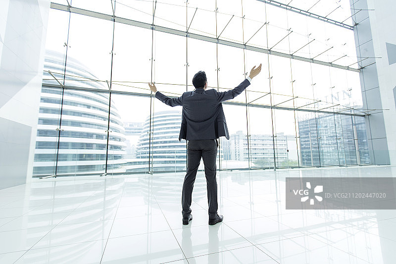 自信的商务男士图片素材