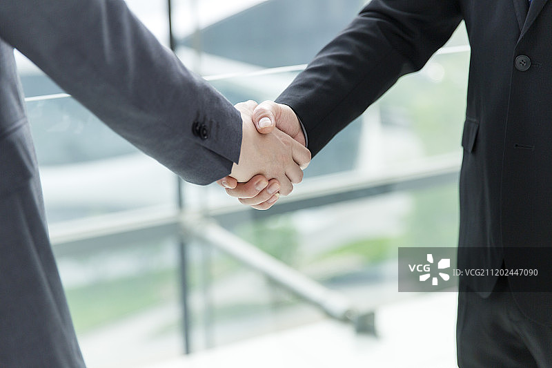 商务人士握手图片素材