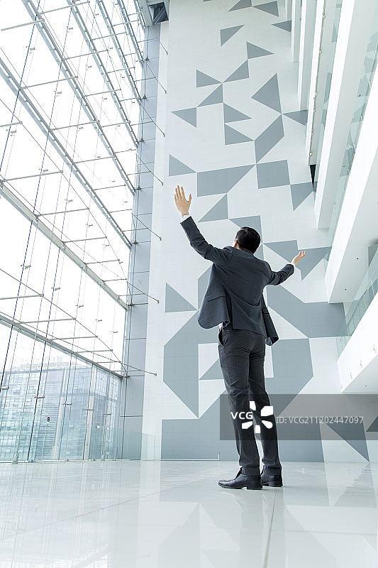 自信的商务男士图片素材