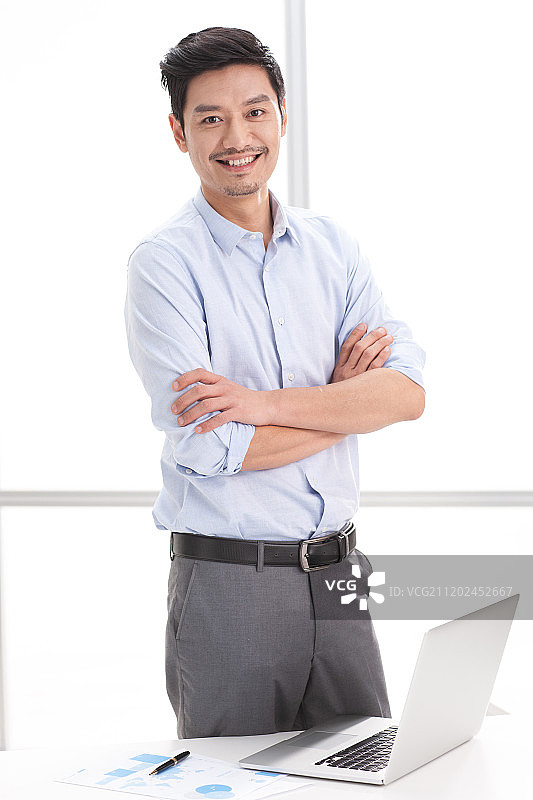 男白领在办公室图片素材