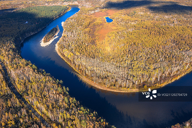大兴安岭里的白鹿岛河流图片素材
