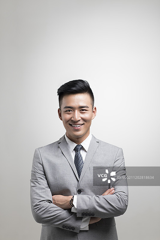 开心的年轻商务男子肖像图片素材