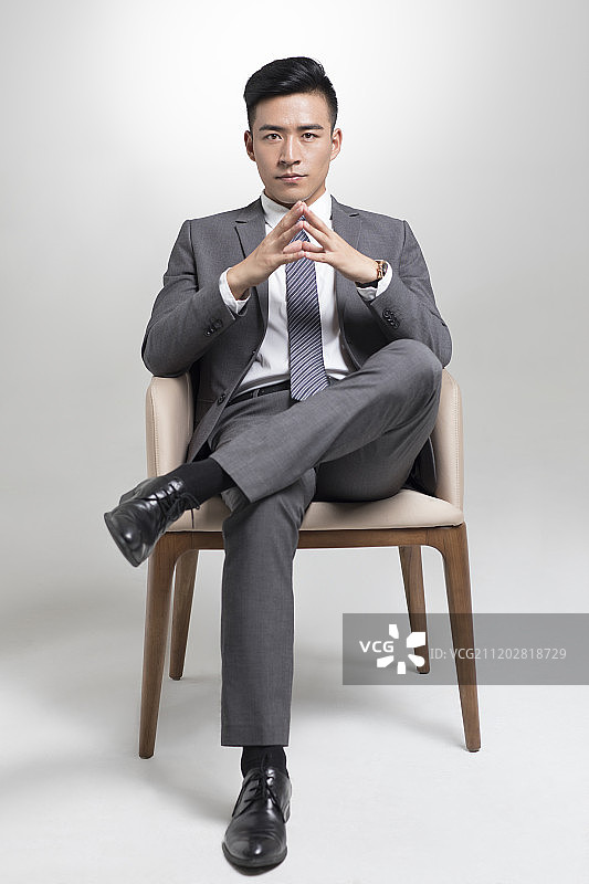 年轻商务男子肖像图片素材