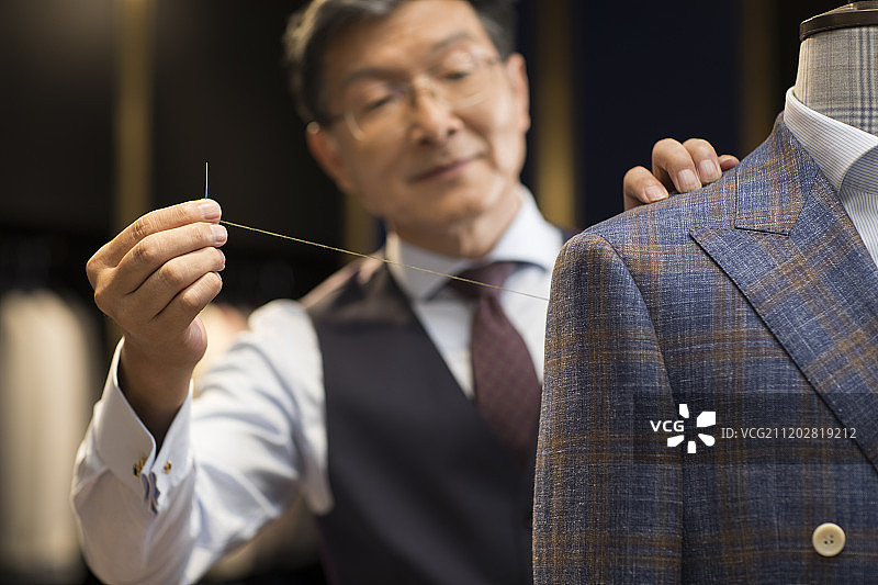 工作中的服装设计师图片素材