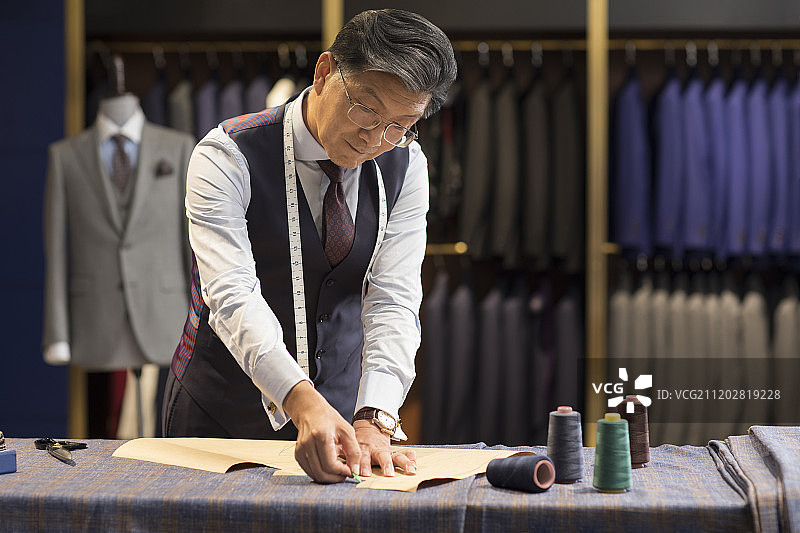 工作中的服装设计师图片素材