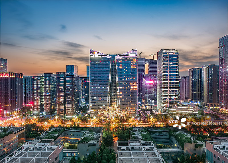 成都高新区希顿国际广场夜景图片素材