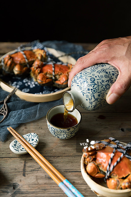 黄酒与大闸蟹图片素材