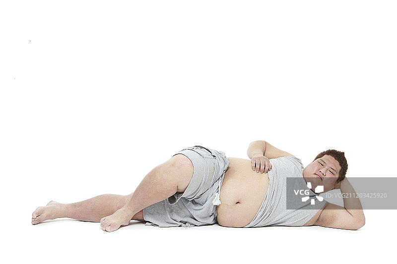 超重男子躺下的摄影作品图片素材