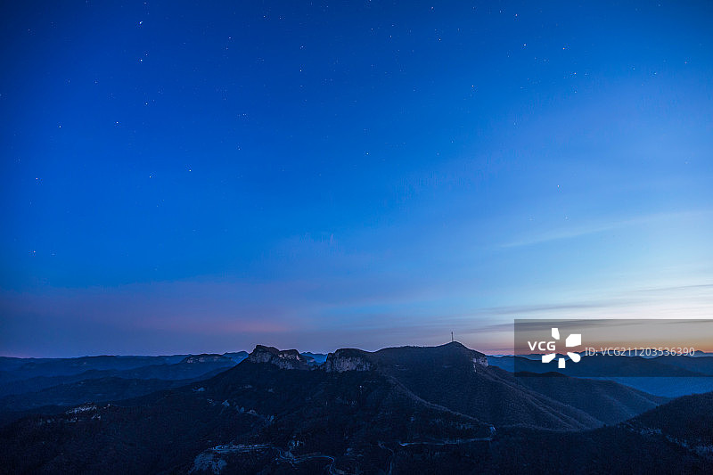 云台山茱萸峰美丽的星空图片素材