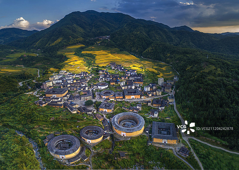 福建省永定初溪土楼秋收风景图片素材
