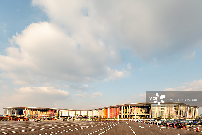 国家会展中心边的停车场图片素材
