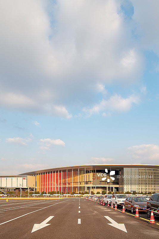 国家会展中心边的停车场图片素材