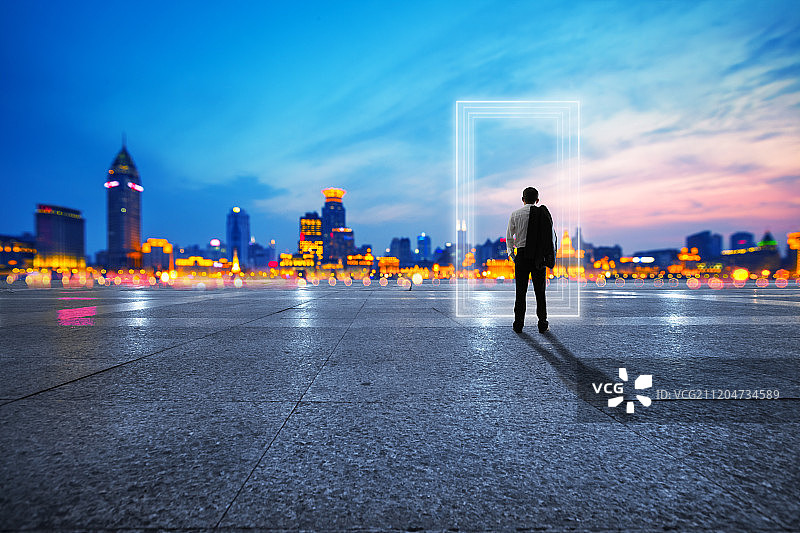 商务男士面对未来图片素材