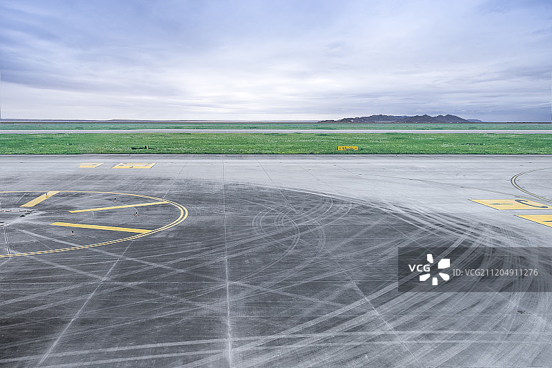 高原机场跑道图片素材