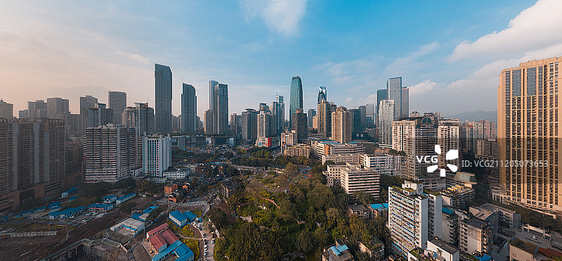 重庆解放碑和旧城改造中的十八梯图片素材