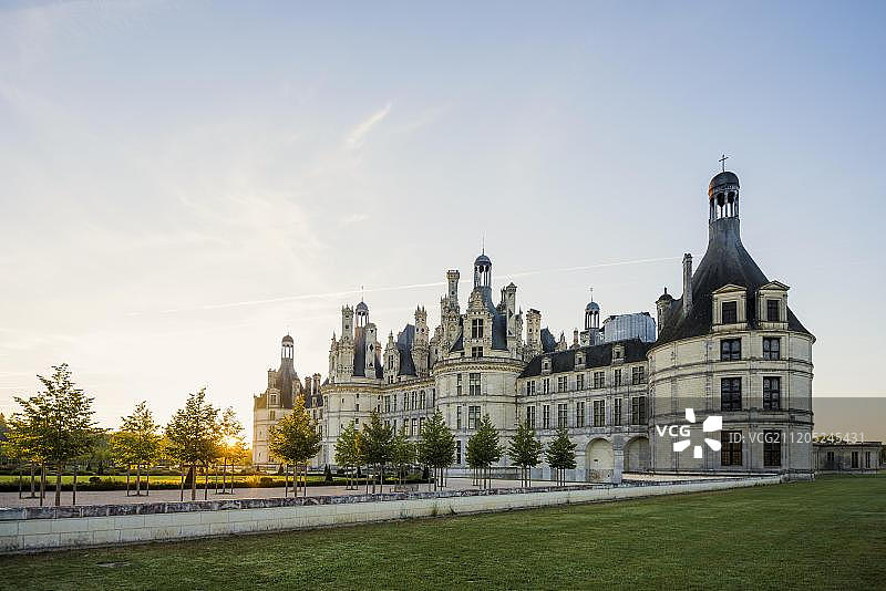 香波城堡北立面日出，联合国教科文组织世界遗产，卢瓦尔河，卢瓦尔-谢尔省，法国中部大区，欧洲图片素材