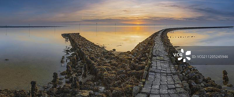 瓦登海北海国家公园世界遗产地丁坝，德国下萨克森州库克斯哈芬图片素材