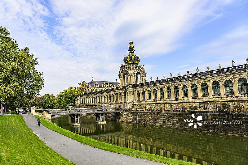 德国萨克森州德累斯顿茨温格宫的克朗托尔、朗加列和护城河的外部景观图片素材