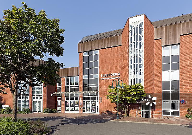 德国石勒苏益格-荷尔斯泰因州布伦斯比特尔的易北河论坛，文化会议中心设有画廊和艺术博物馆图片素材