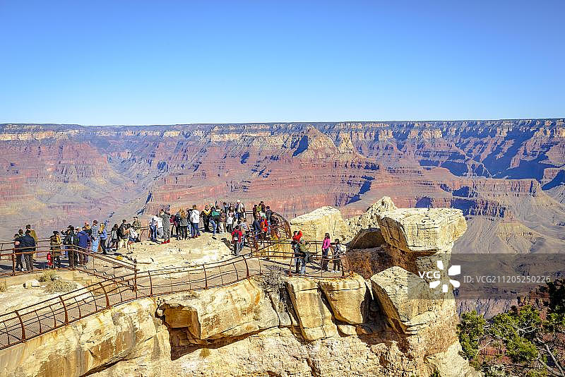 从马瑟点眺望游客，侵蚀的岩石景观，大峡谷国家公园南缘，亚利桑那州，美国，北美图片素材
