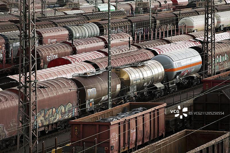 通往德国哈根编组站的货运列车图片素材