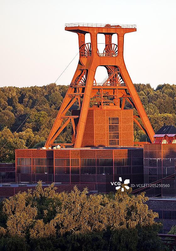 德国埃森关税同盟煤矿工业区第12号井架图片素材