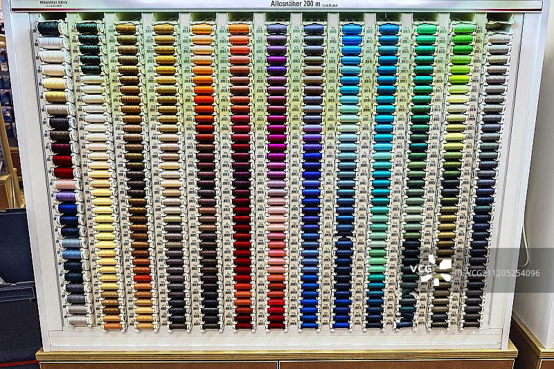 彩色缝纫线轴，德国百货商店图片素材