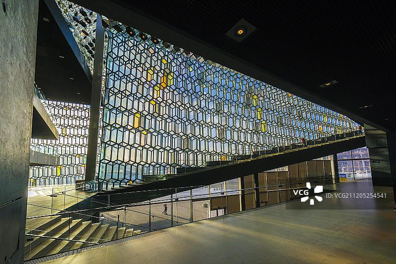 哈帕会议中心和音乐厅,建筑师Henning Larsen,艺术家Olafur Eliasson设计的外墙,冰岛交响乐团所在地,内部景观,雷克雅未克,霍夫斯博格地区,冰岛,欧洲图片素材