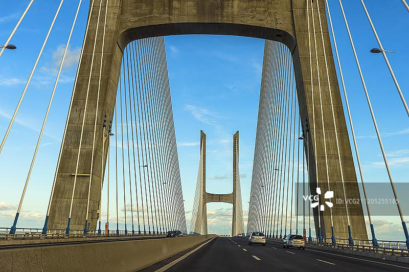 瓦斯科达伽马大桥，里斯本，葡萄牙图片素材
