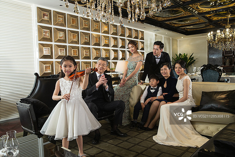 名门望族家庭聚会图片素材
