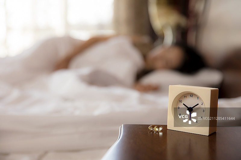 年轻女性在睡觉图片素材